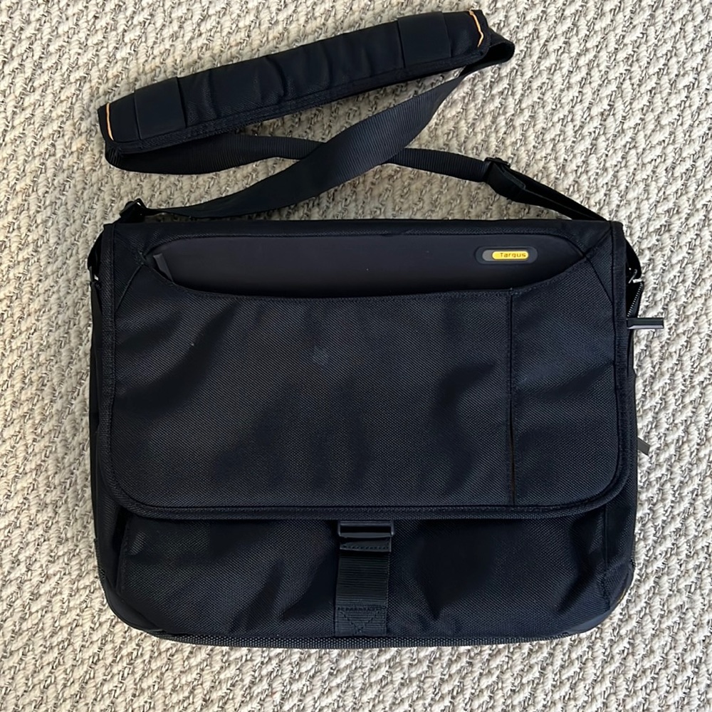 Targus TSB140US Meridian Eclipse Notebook Laptop Case